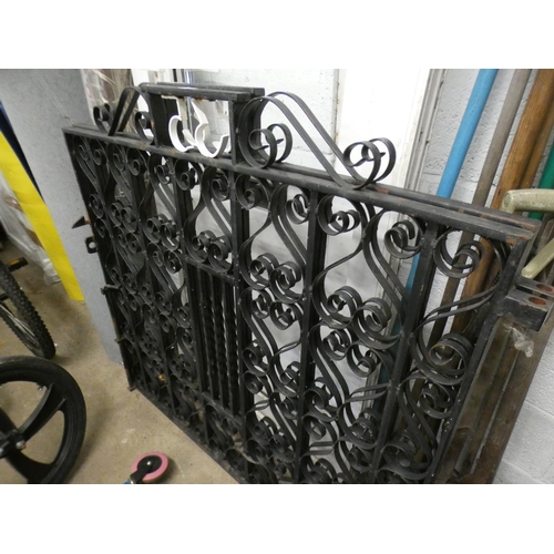2387 - Pr. of cast iron garden gates (number 35)