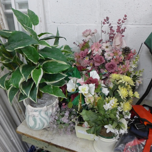 2403 - Quantity of artificial flowers in pots