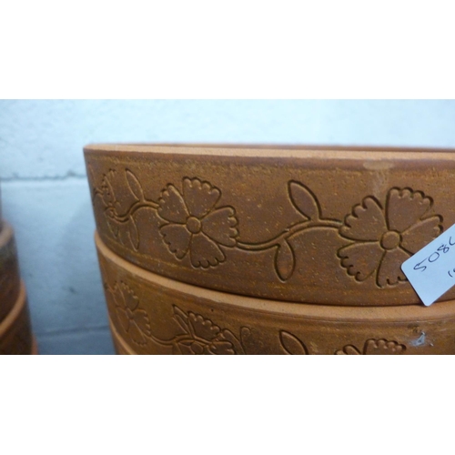 2406 - 6 Small plant pots