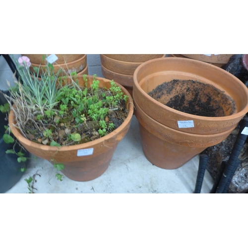 2408 - 5 Large plant pots