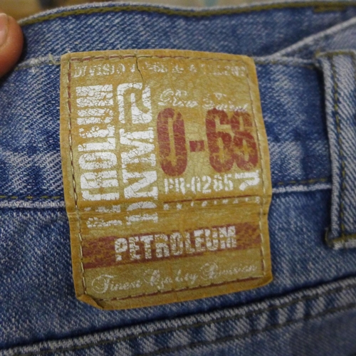 2450 - 25 Prs of assorted jeans