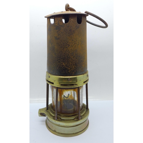 601 - A miner's safety lamp