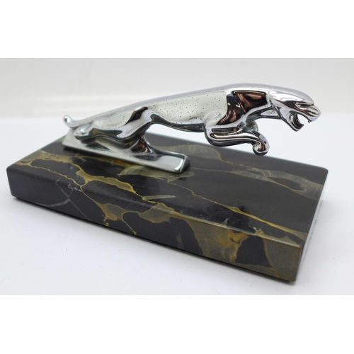 639 - A leaping Jaguar car mascot mounted on a marble base