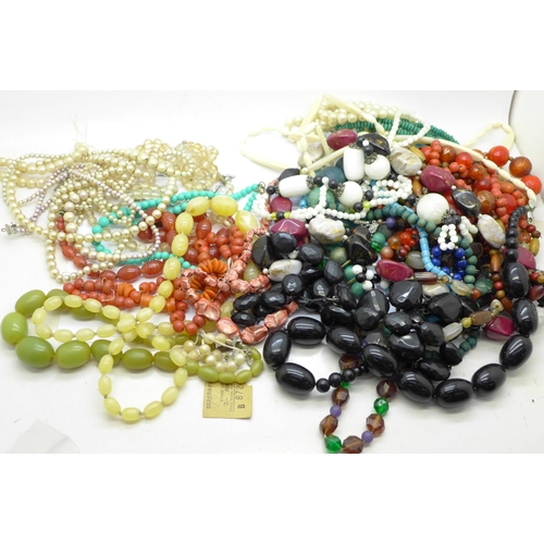 654 - Bead jewellery
