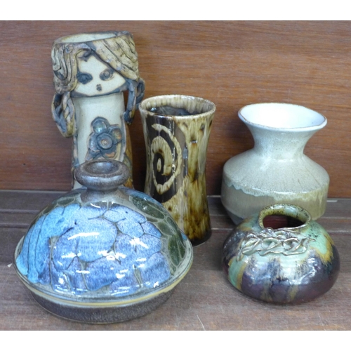 697 - Five pieces of studio pottery, including Diana Worthy, Crich lidded dish