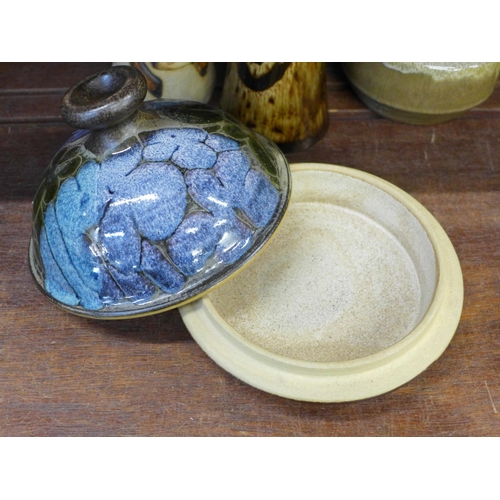 697 - Five pieces of studio pottery, including Diana Worthy, Crich lidded dish