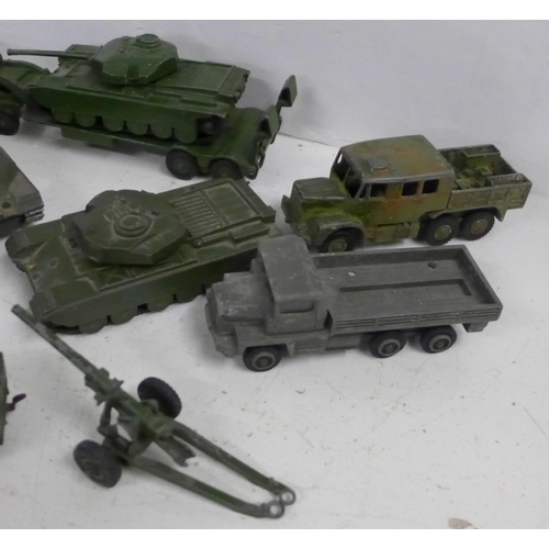 702 - A collection of Dinky Toys die-cast military vehicles (14)