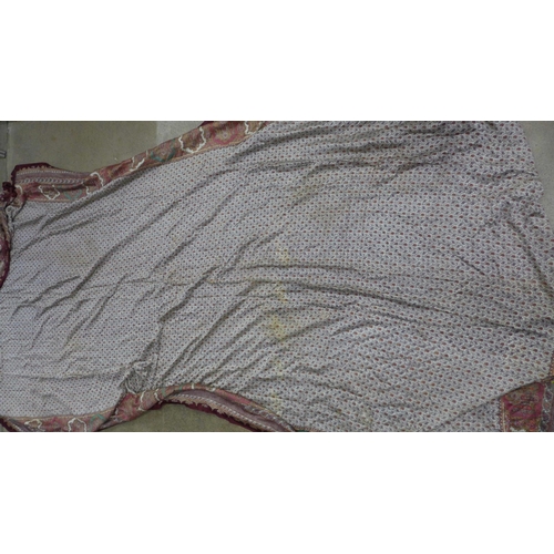 737 - A silk shawl