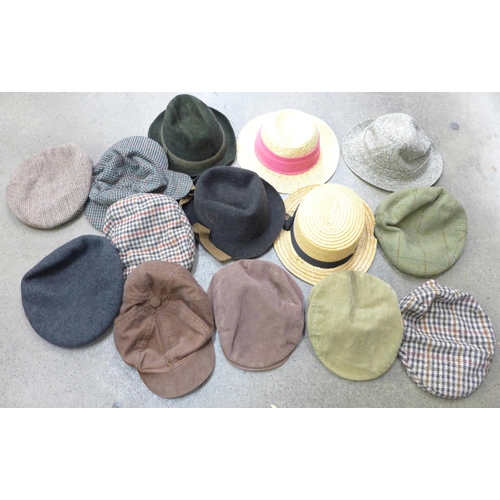 742 - A collection of vintage hats (14)