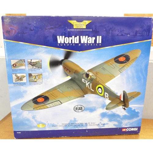 775 - A Corgi AA33904 1:32 scale World War II Spitfire MKI, boxed
