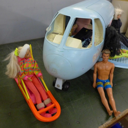 806 - A collection of Barbie dolls and a Barbie aeroplane