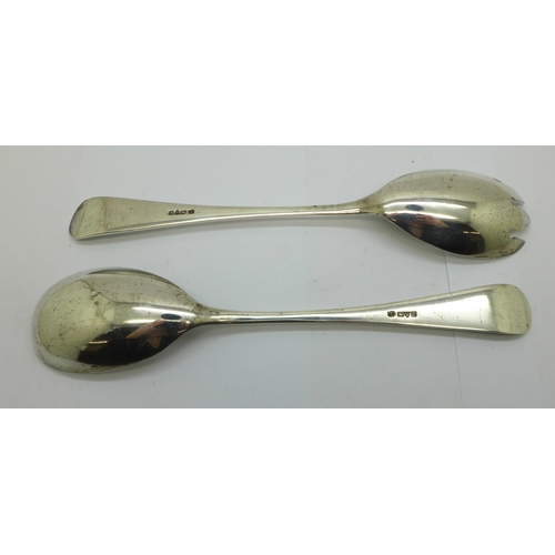 904 - A pair of silver salad servers, Chester 1924, 134g