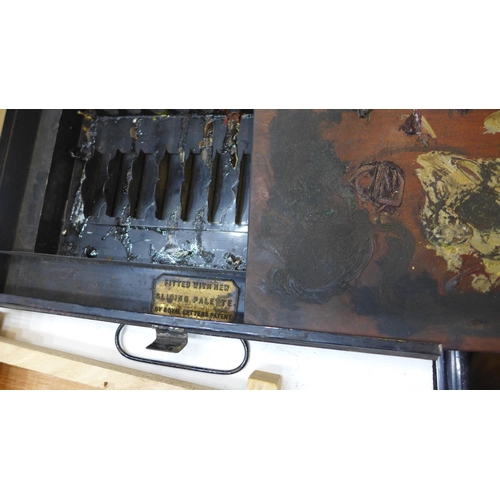 2126 - Bag of art equipment