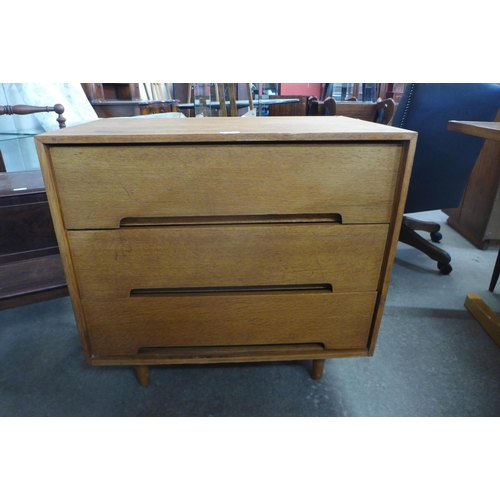 130 - A Stag C-Range light oak chest of drawers, by John & Sylvia Reid