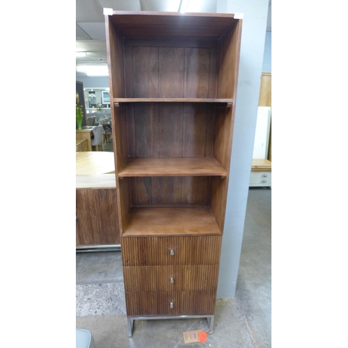 1325 - A Lynx shelving unit