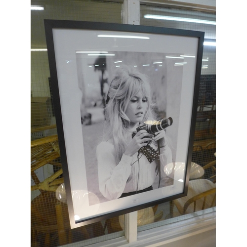 1346 - A Brigitte Bardot - 'Camera'  framed print 60X80          (PPR5126221)   #