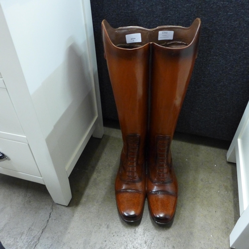 1433 - A pair of leather boots umbrella stand (CRT732)   #