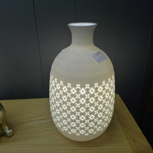 1461 - A white perforated vase lamp (LP03016)  #