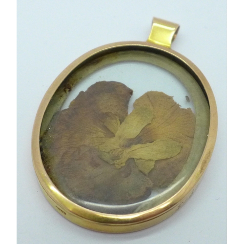 1001 - A large 9ct gold picture locket, with inscription dated 1915 on the rim, total weight 20.6g, width 4... 