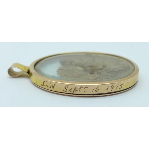 1001 - A large 9ct gold picture locket, with inscription dated 1915 on the rim, total weight 20.6g, width 4... 