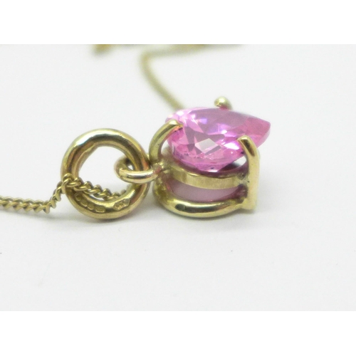 1008 - A 9ct gold pendant set with a heart shaped pink stone and a 9ct gold chain, 6.5g