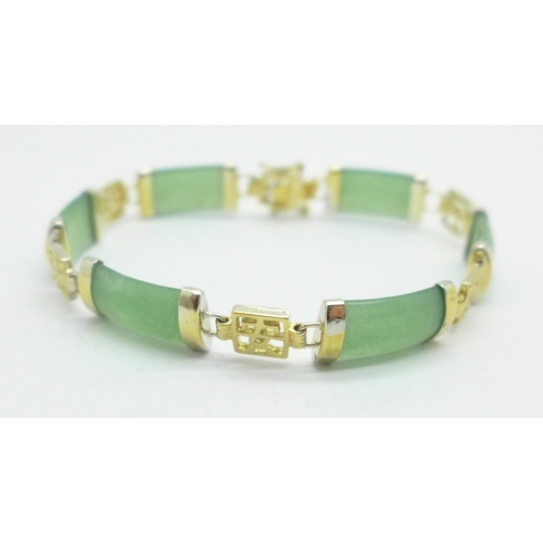 1009 - A jade bracelet