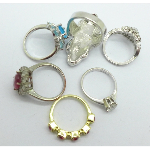 1018 - Six costume rings including two silver