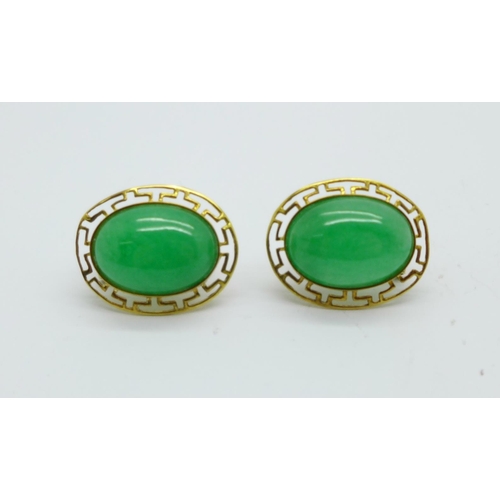 1025 - A pair of 14ct gold and jade earrings