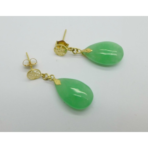 1026 - A pair of 9ct gold and jade earrings