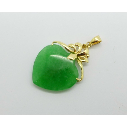 1030 - A 14ct gold and jade pendant, width 2cm