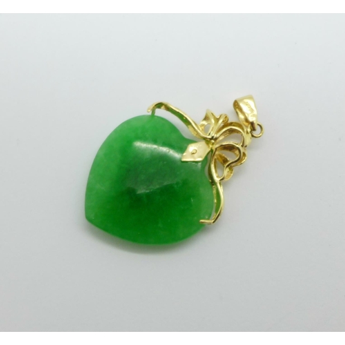 1030 - A 14ct gold and jade pendant, width 2cm