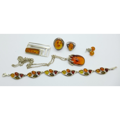 1036 - Silver and amber jewellery