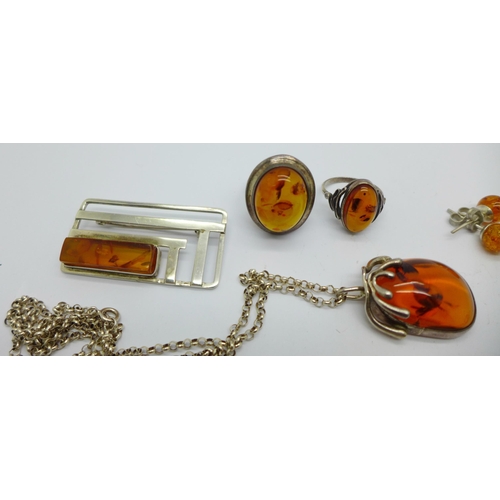 1036 - Silver and amber jewellery