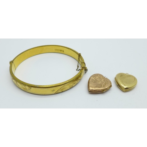 1037 - A 9ct gold metal core bangle and two 9ct gold back & front lockets, loops a/f