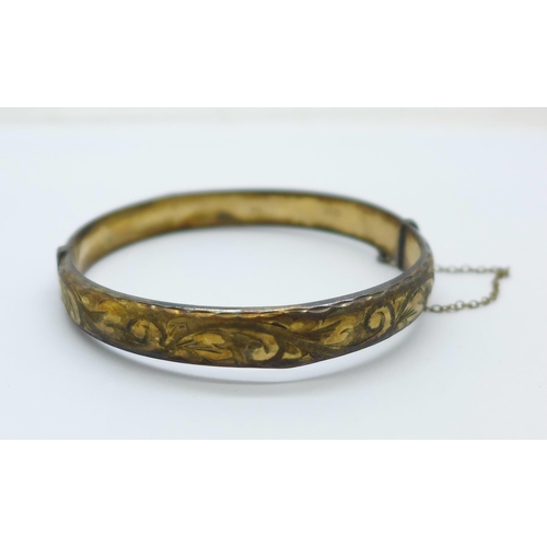 1073 - A 9ct gold bangle, a/f, 10.6g