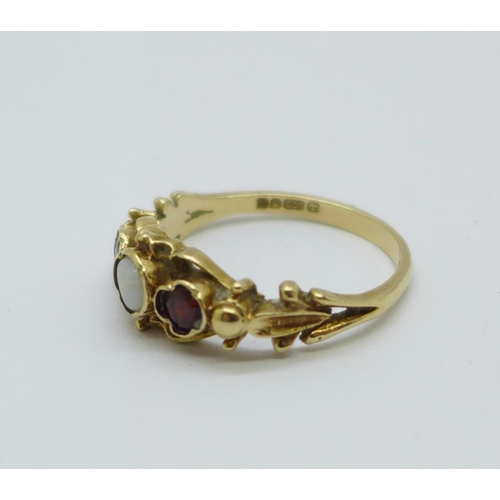 1076 - A 9ct gold, opal and garnet ring, 2.3g, O