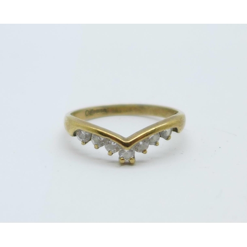 1079 - A 9ct gold and stone set ring, 1.6g, O