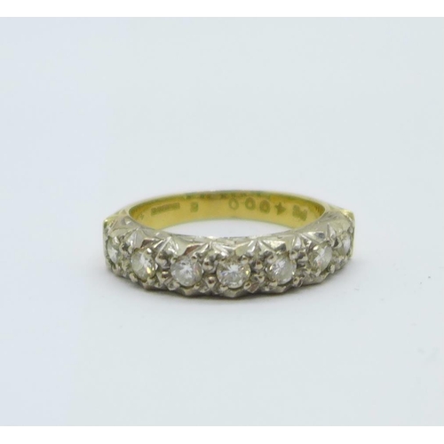 1082 - An 18ct gold and seven stone diamond ring, 4.4g, L