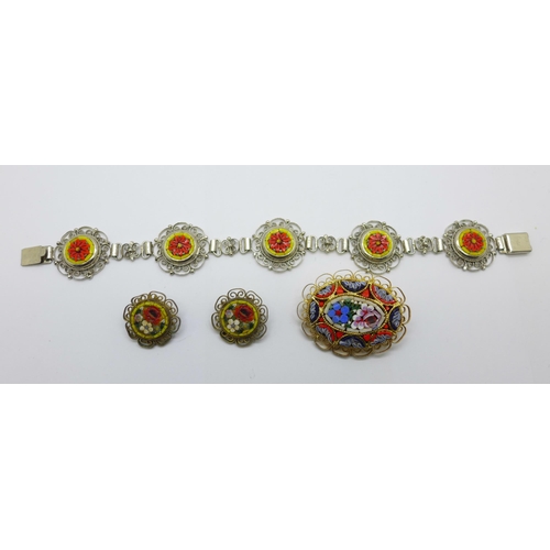 1086 - A micro-mosaic bracelet, brooch and earrings