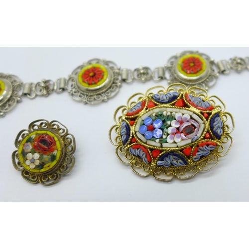 1086 - A micro-mosaic bracelet, brooch and earrings