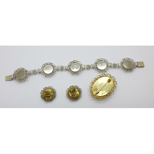 1086 - A micro-mosaic bracelet, brooch and earrings