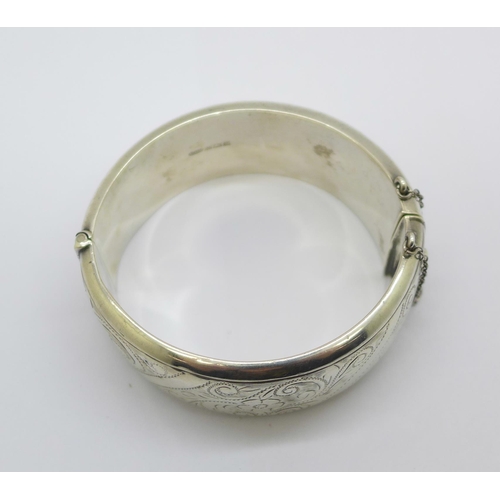 1091 - A silver bangle, 37g