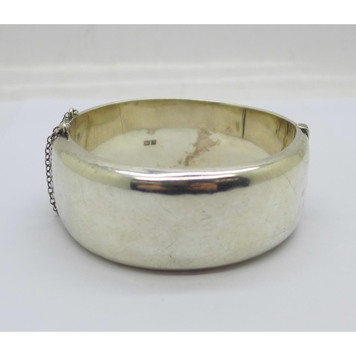 1091 - A silver bangle, 37g