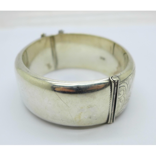 1091 - A silver bangle, 37g