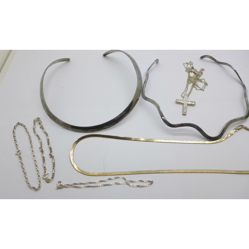 1092 - Silver jewellery including two 925 chokers