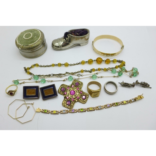 1126 - Jewellery, etc., including a pair of novelty trumpet earrings