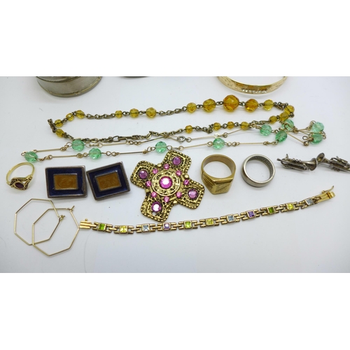 1126 - Jewellery, etc., including a pair of novelty trumpet earrings