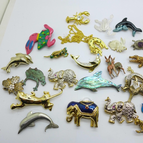 1135 - Wildlife brooches