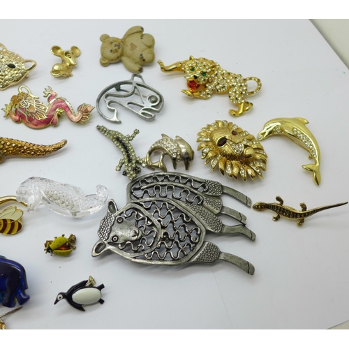 1135 - Wildlife brooches