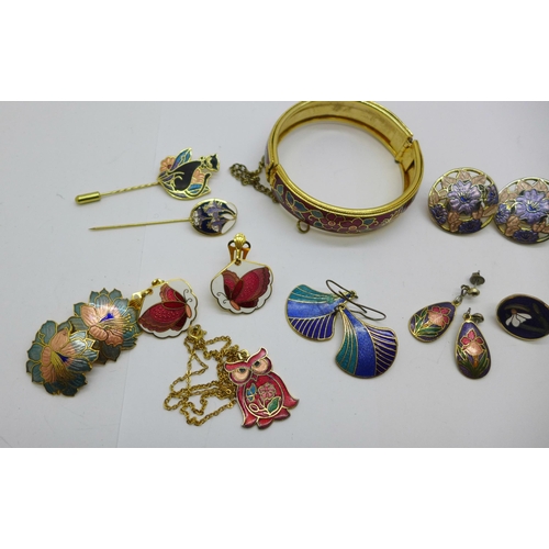 1137 - Cloisonne jewellery